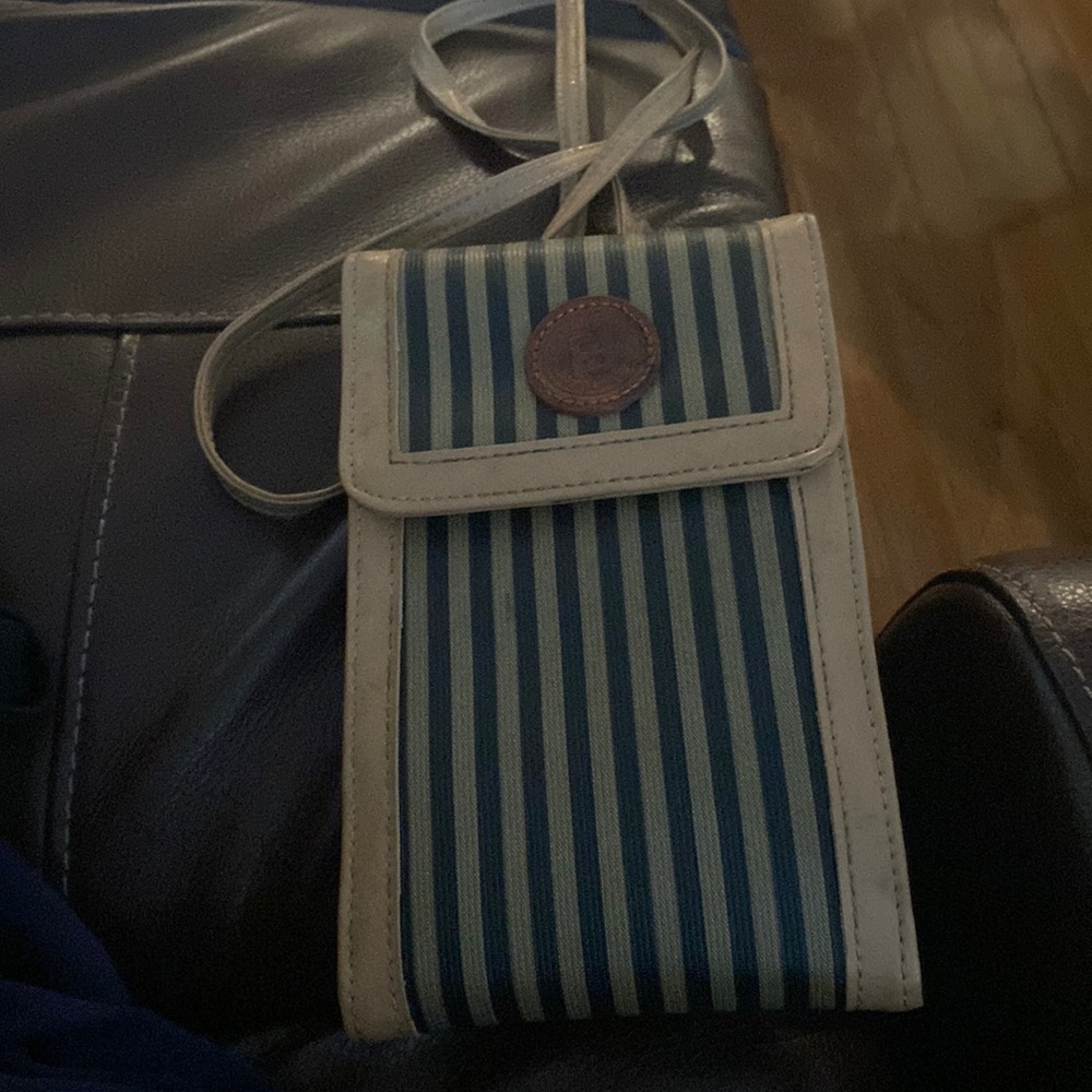 Crossbody wallet